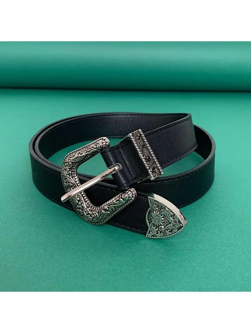 American Western vintage style black belt. 41 inches length. 1 inch width